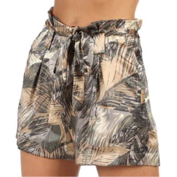 L’AGENCE Alex Paperbag Shorts - Picture 3 of 3